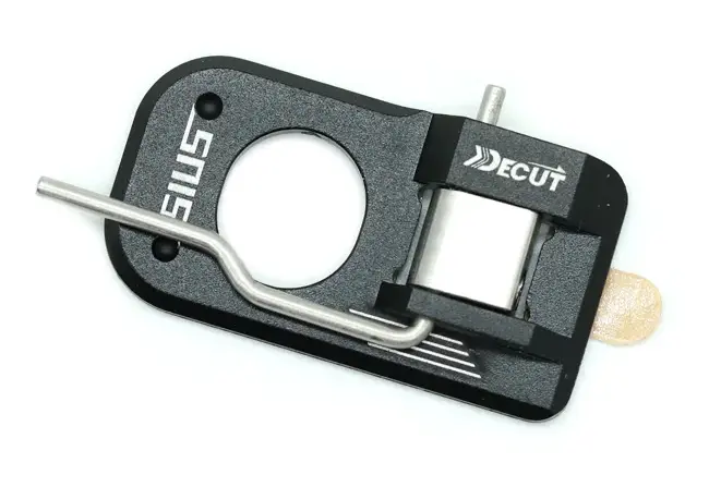 фото Полка для классического лука Decut Sius магнитная RH Полка для классического лука Decut Sius магнитная RH