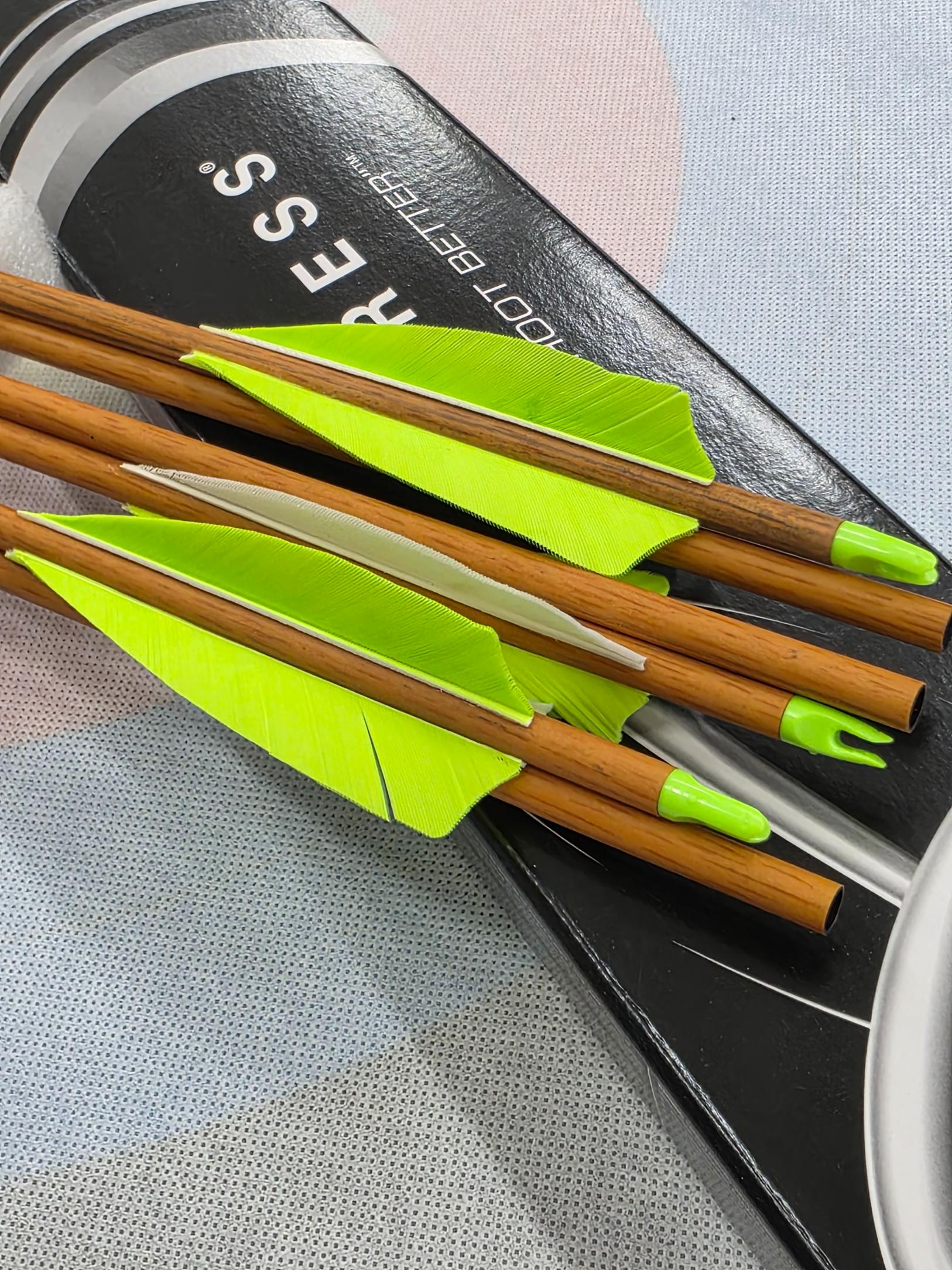 Стрела лучная Carbon Express Heritage 6 шт. (натуральное оперение)